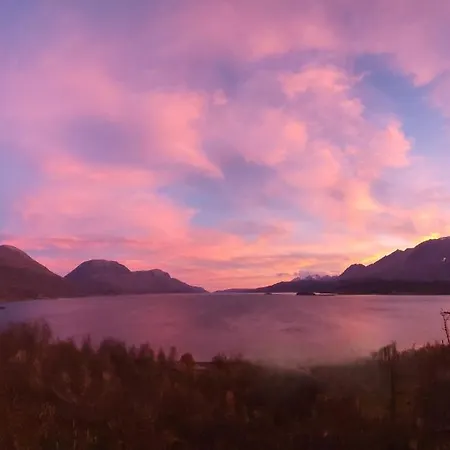 Mountain Dom wakacyjny Sjursnes