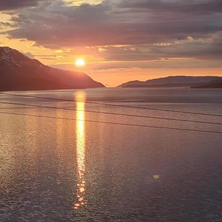 Holiday home Mountain Sjursnes